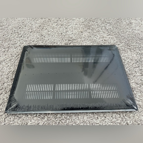 NWT MacBook Pro 15” Daisy Computer Case with keyboard cover - Picture 2 of 4